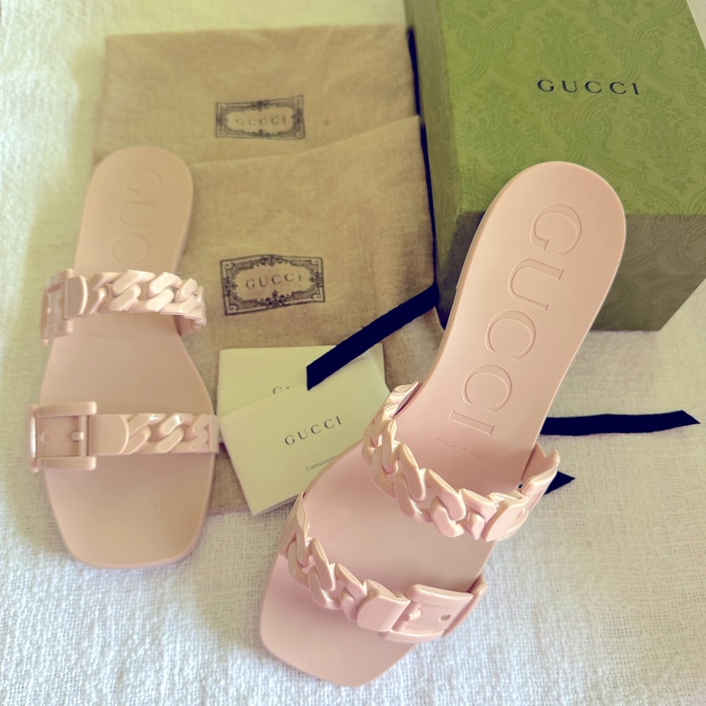 Women Pink Gucci sandals
